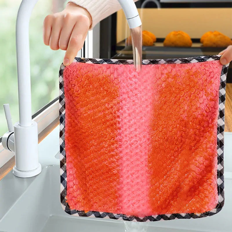 KitchenTowel™ – Der unverzichtbare Küchenhelfer für Sauberkeit und Komfort